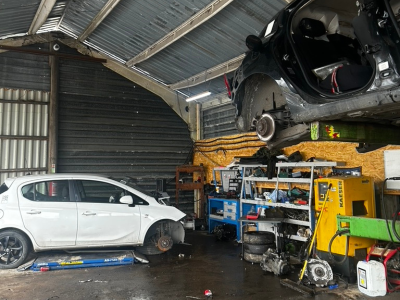 Depollution of scrap cars at Scrap Local